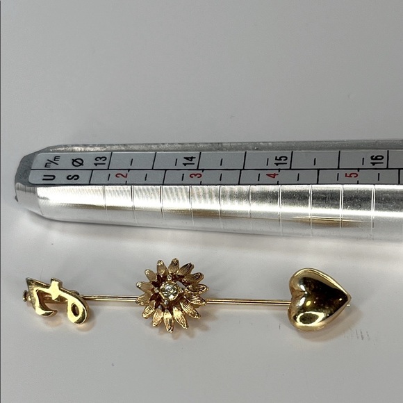 Vintage Sarah Coventry Stick Brooch Initial F flower w/rhinestone center & Heart - Picture 3 of 4